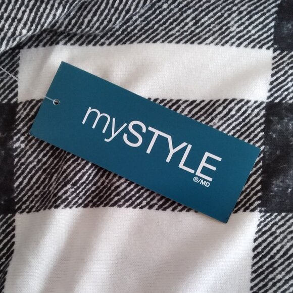 Elegant Classy Top, Black & White, MyStyle Company, Size - 1X - Picture 2 of 4